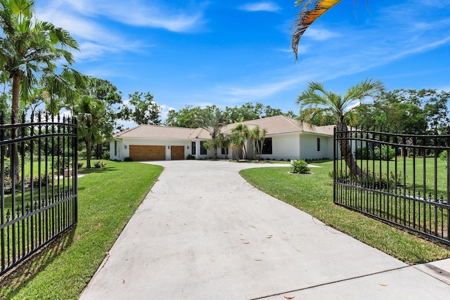 single story home featuring a front lawn