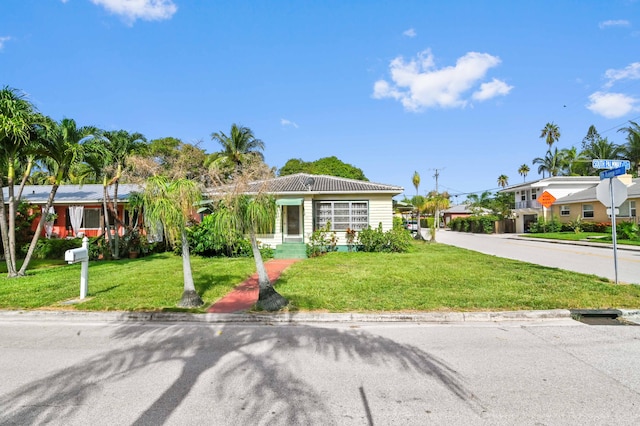 ranch-style home featuring a front lawn