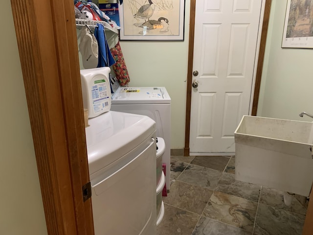 washroom with sink and washing machine and dryer