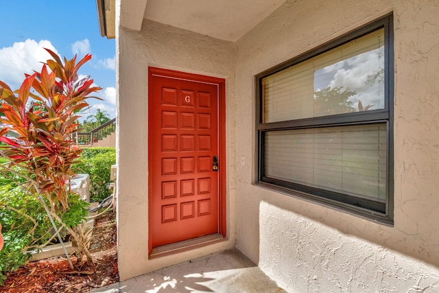 view of exterior entry with stucco siding