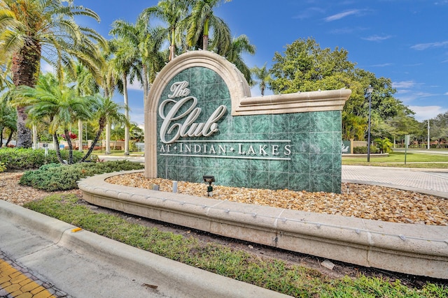 view of community / neighborhood sign