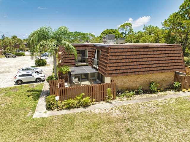 exterior space featuring a front yard