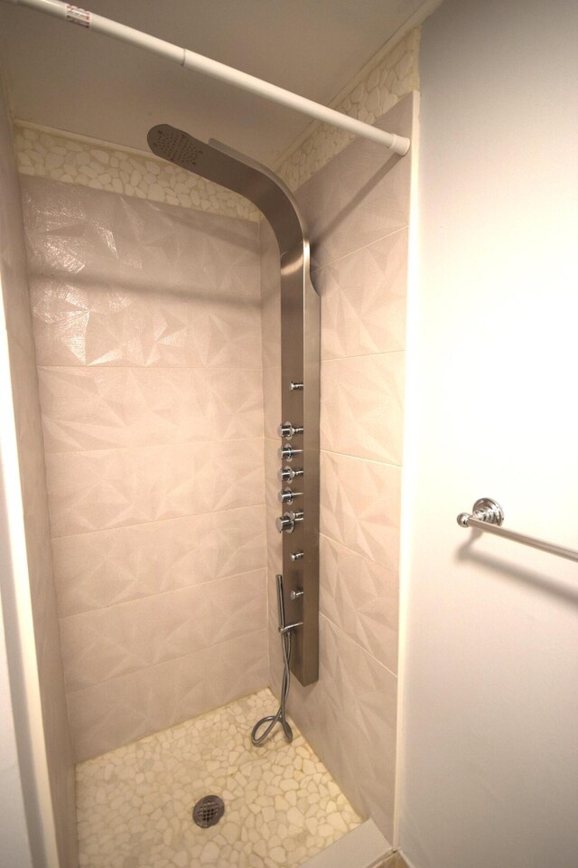 bathroom with a tile shower