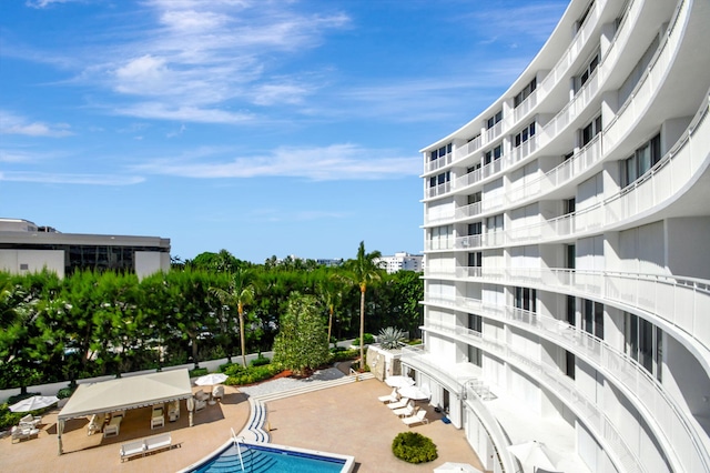 view of swimming pool