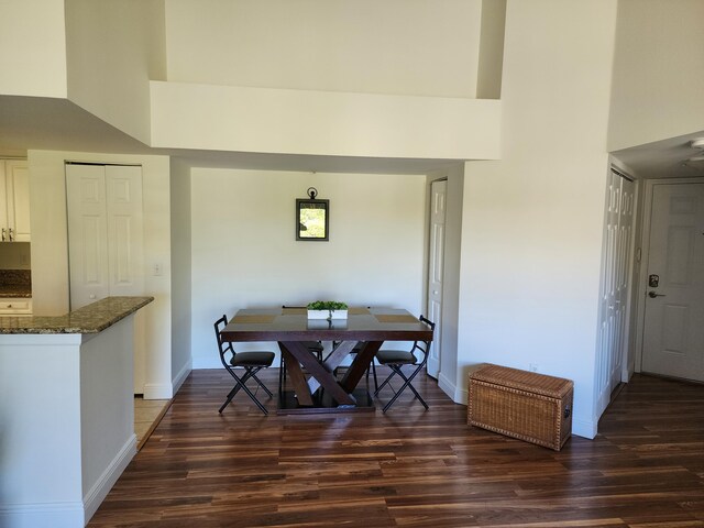 living room with ceiling fan, lofted ceiling, a textured ceiling, and dark wood-type flooring