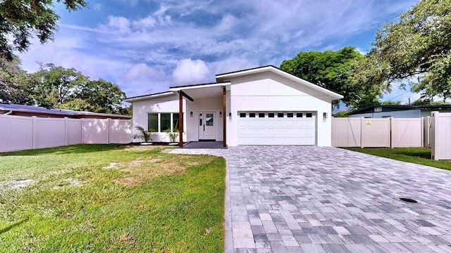 view of front of house featuring a garage and a front yard