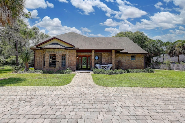 view of front of house featuring a front yard