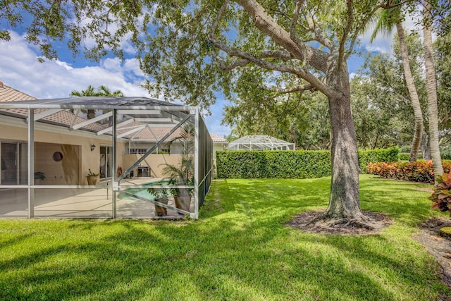 view of yard with a lanai