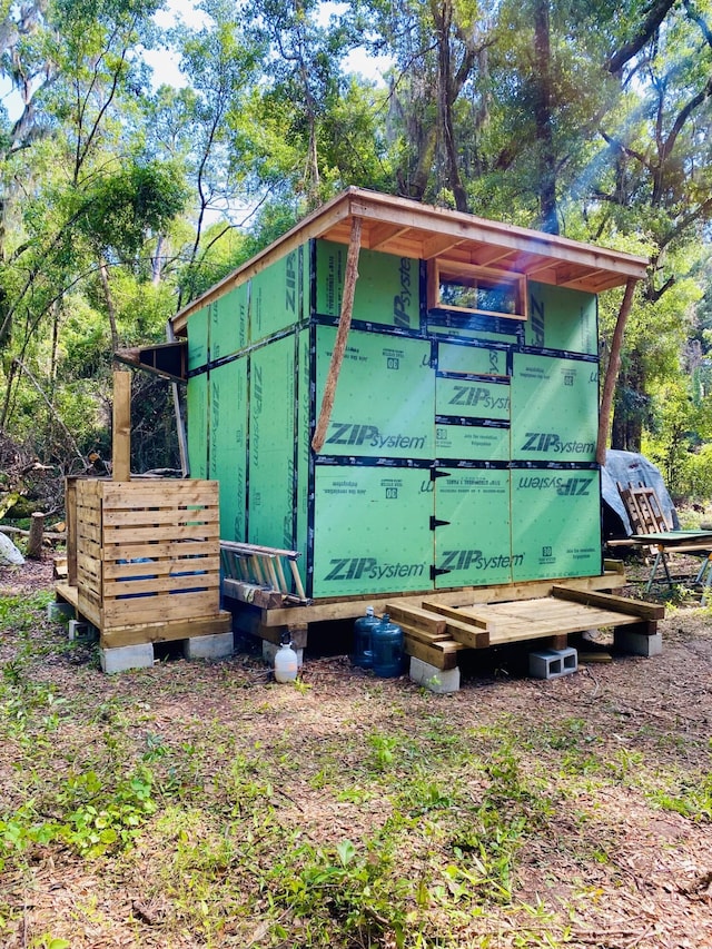 view of outdoor structure