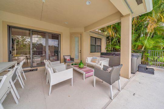 view of patio with outdoor lounge area