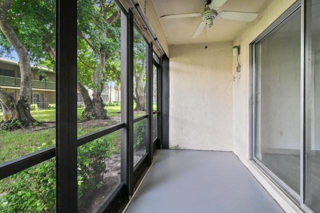 unfurnished sunroom with a wealth of natural light and ceiling fan