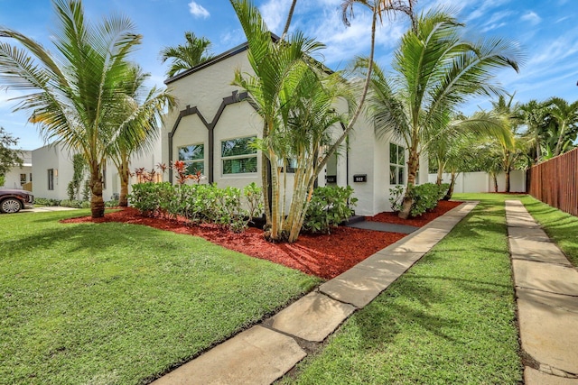 view of front of property with a front yard