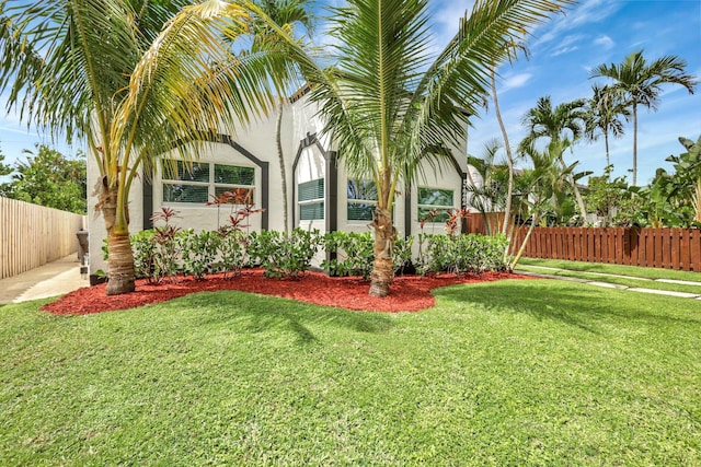 view of front of home with a front lawn