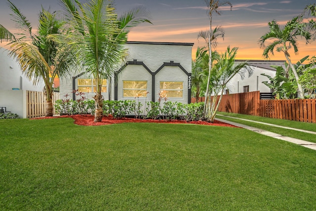 view of yard at dusk