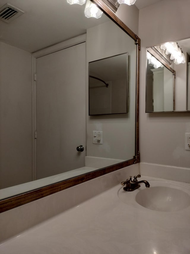 bathroom featuring sink