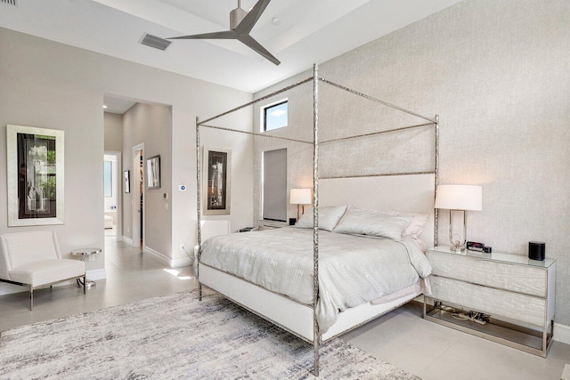 bedroom with a towering ceiling and ceiling fan