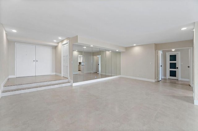 empty room featuring recessed lighting and baseboards