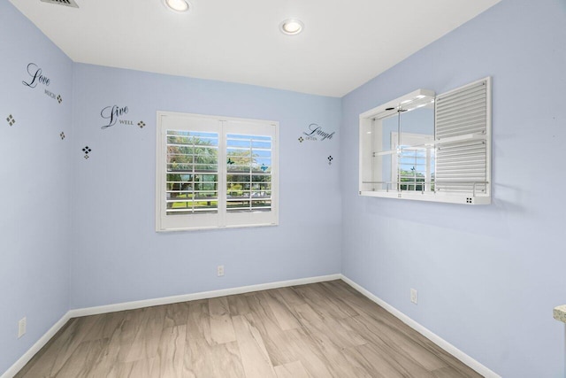 unfurnished room with light wood-style flooring, visible vents, baseboards, and recessed lighting