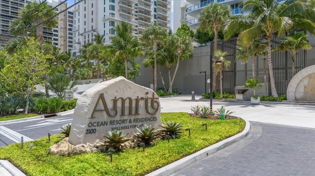 view of community / neighborhood sign