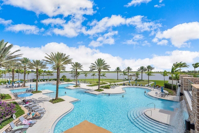 view of swimming pool with pool water feature and a patio