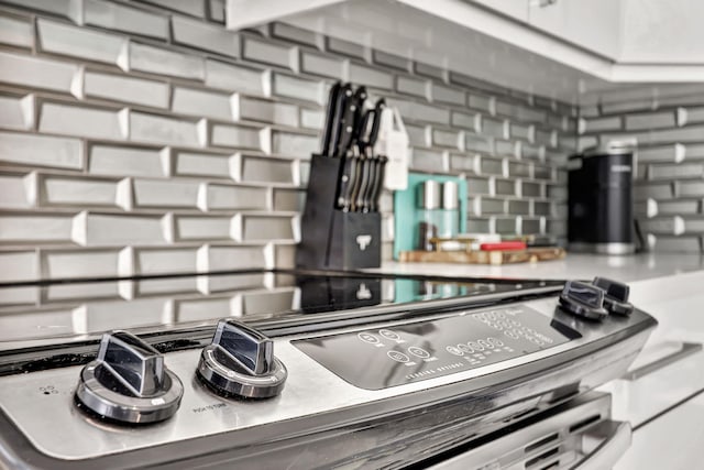 room details featuring tasteful backsplash