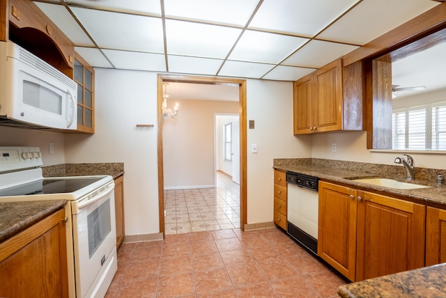 kitchen with ceiling fan with notable chandelier, a paneled ceiling, white appliances, and sink