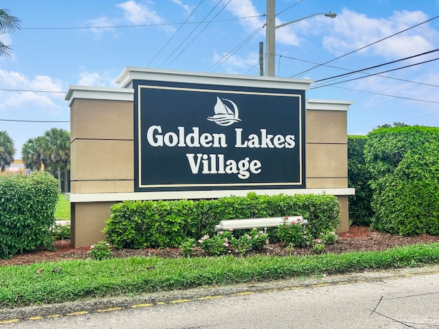 view of community / neighborhood sign