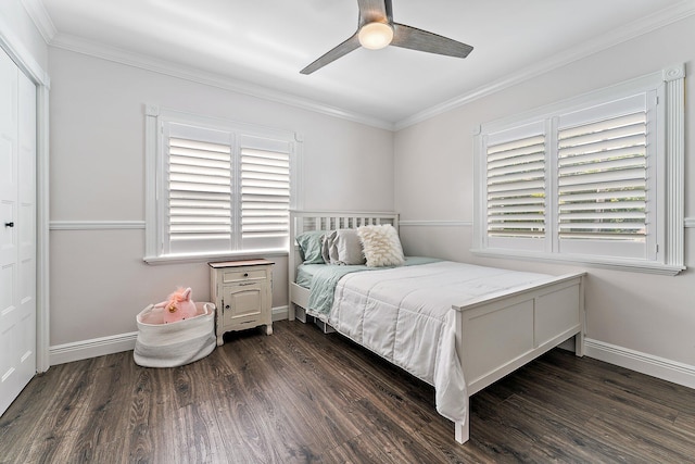 bedroom featuring dark wood-type flooring, ceiling fan, crown molding, and a closet