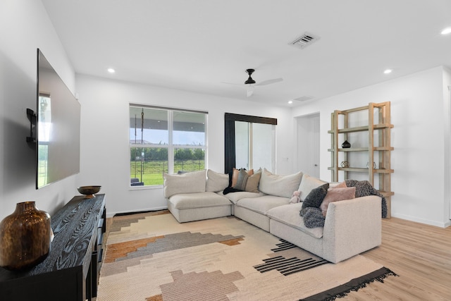 living room with ceiling fan, recessed lighting, visible vents, baseboards, and light wood-type flooring