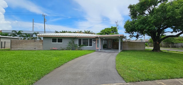 single story home featuring a front lawn