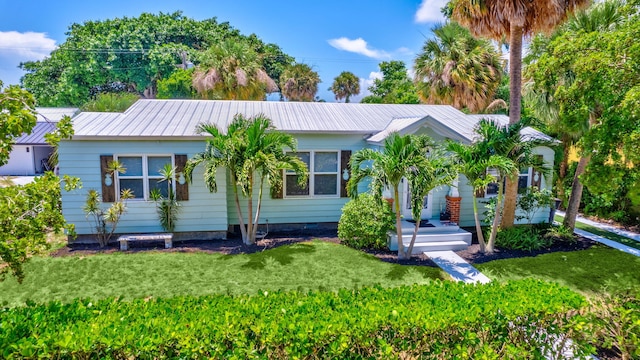 view of front of home with a front lawn