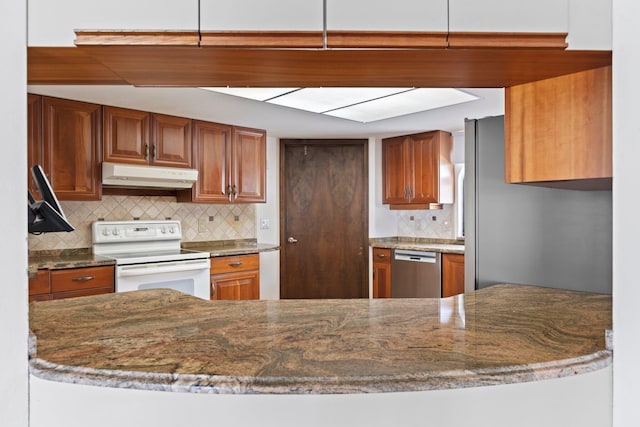 kitchen with decorative backsplash, dishwasher, kitchen peninsula, and white range with electric stovetop