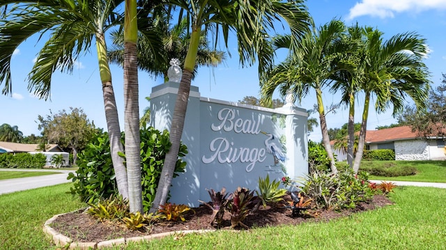 community sign with a lawn