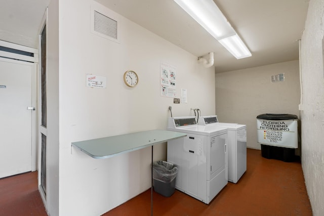 common laundry area featuring visible vents and independent washer and dryer