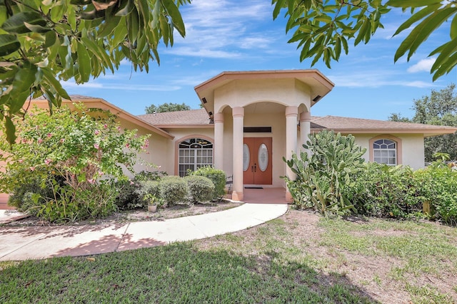 view of front of house featuring a front yard