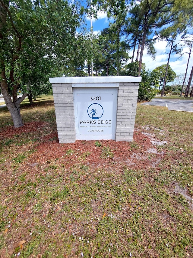 view of community / neighborhood sign