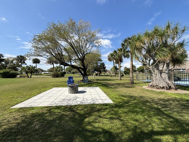 view of yard featuring a patio area