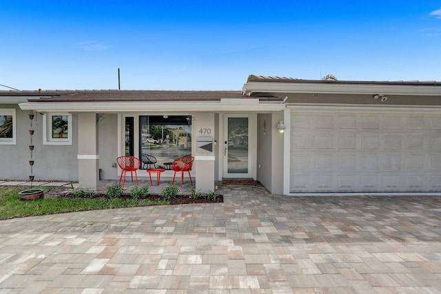 single story home featuring a garage