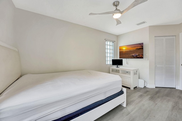 bedroom featuring light hardwood / wood-style floors, a closet, and ceiling fan