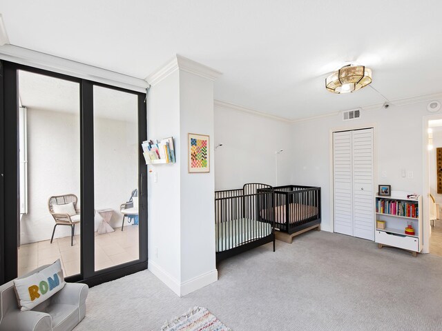 living room featuring expansive windows and crown molding