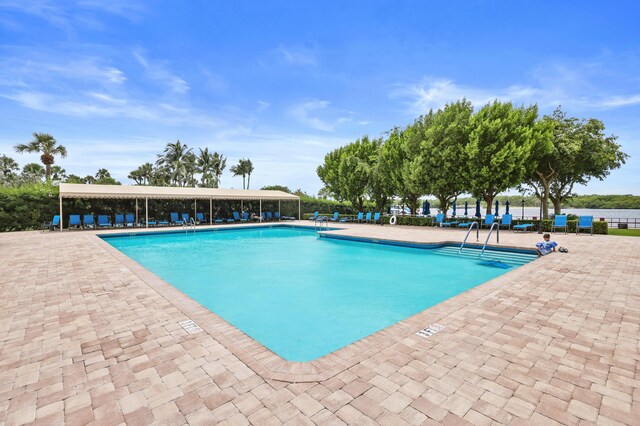 view of swimming pool