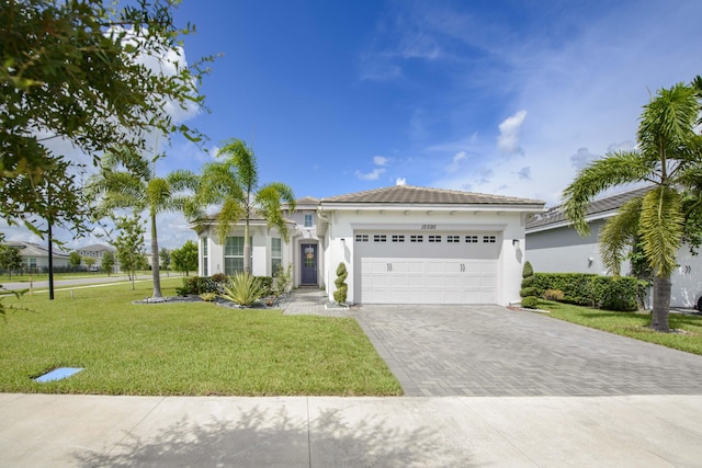 view of front of home featuring a garage and a front yard