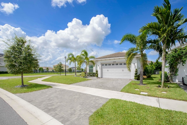 view of front facade featuring a garage and a front yard