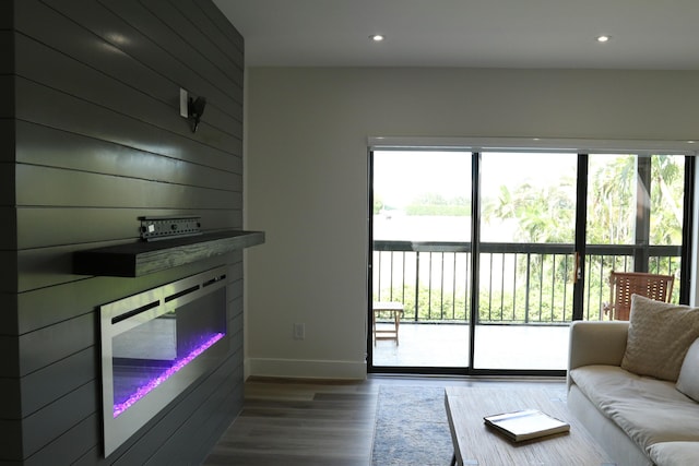 living room with baseboards, wood finished floors, and recessed lighting