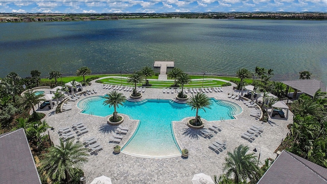 view of swimming pool featuring a patio