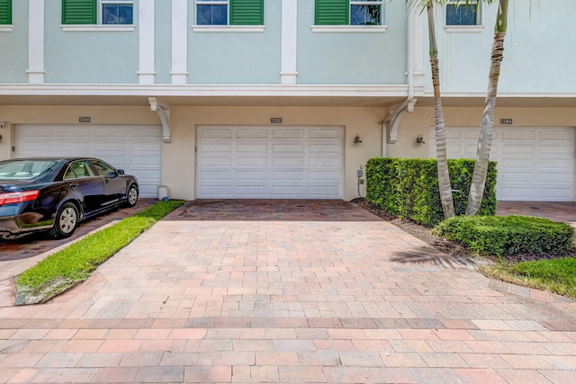 view of front of house featuring a garage