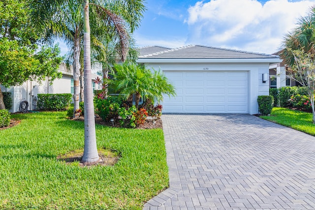 view of front facade featuring a front lawn and a garage