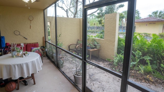 sunroom / solarium with ceiling fan