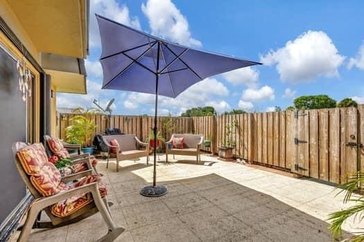 view of patio / terrace with outdoor lounge area