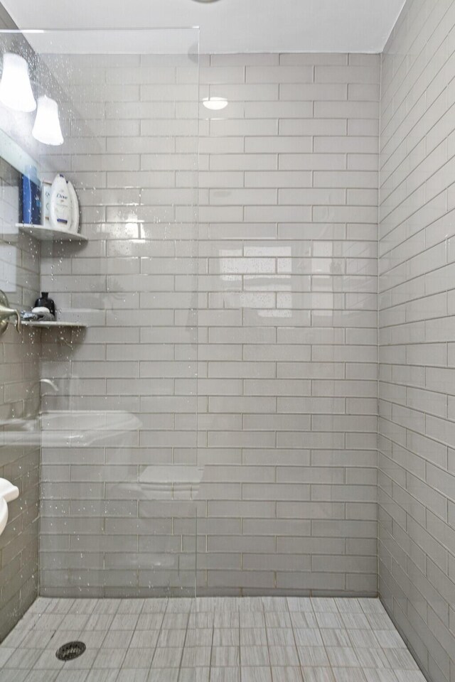 bathroom with a tile shower